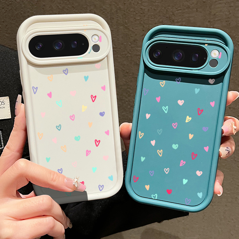 حافظة ناعمة ملونة على شكل قلوب - مراجعة Google Pixel 9 وسعره